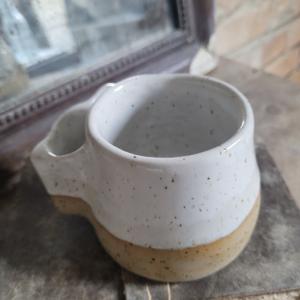 Mok speckled clay met theehouder